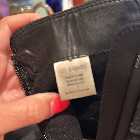 NWT Blondo Dakota in Black Suede Size 8 - Picture 6 of 10